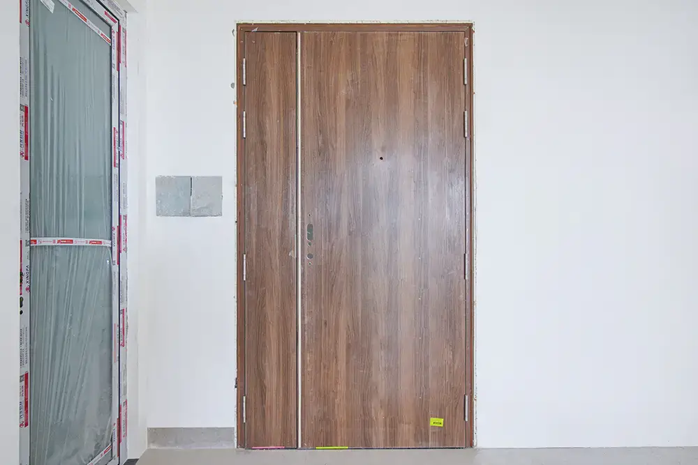 Thi công cửa gỗ căn hộ tầng 6 Block Saturn