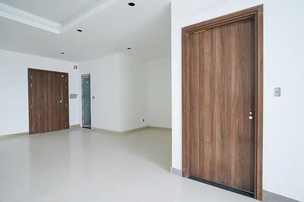 Thi công cửa gỗ căn hộ tầng 17 Block Venus