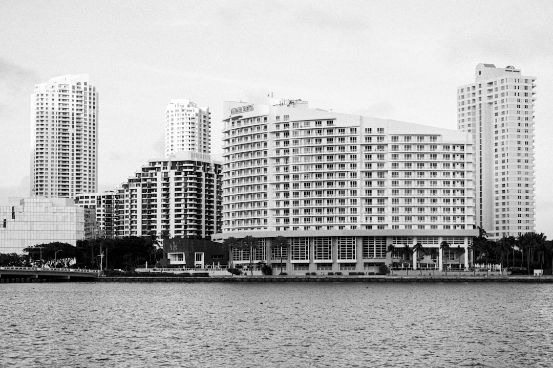 Căn hộ Q7 Saigon Riverside và xu hướng mua ở khu Nam 2026 (Khai thác xu hướng dịch chuyển nhu cầu về khu Nam và bối cảnh thị trường hiện tại. / Hỏi đáp: Vì sao khu Nam tiếp tục hút người mua căn hộ năm 2026?) — hình 1