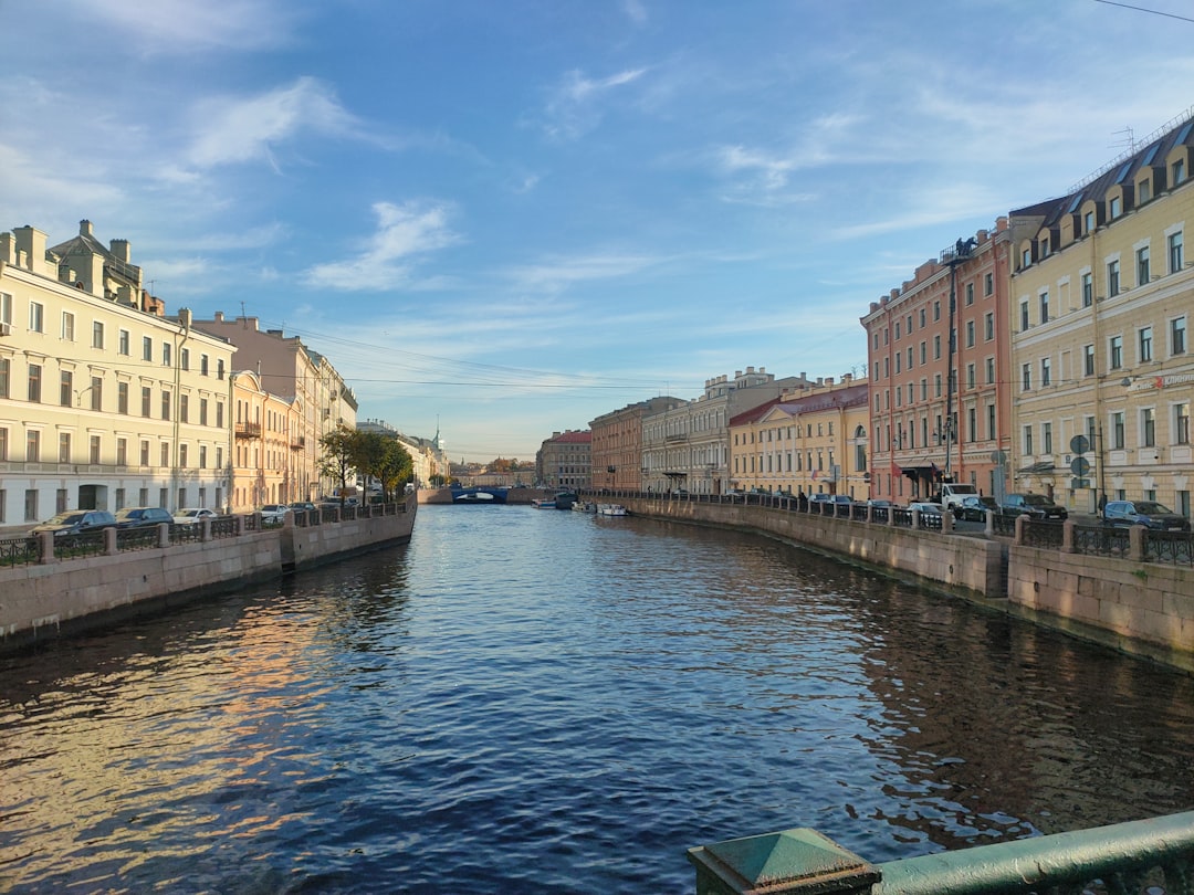 Phí quản lý căn hộ Q7 Saigon Riverside năm 2026 là bao nhiêu? (Chi phí vận hành là mối quan tâm thực tế, nhất là với người mua để ở dài hạn. / Hỏi đáp: Phí quản lý chung cư Q7 Saigon Riverside tính như thế nào?)