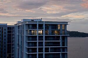 Căn hộ Q7 Saigon Riverside và xu hướng mua ở khu Nam 2026 (Khai thác xu hướng dịch chuyển nhu cầu về khu Nam và bối cảnh thị trường hiện tại. / Hỏi đáp: Vì sao khu Nam tiếp tục hút người mua căn hộ năm 2026?)