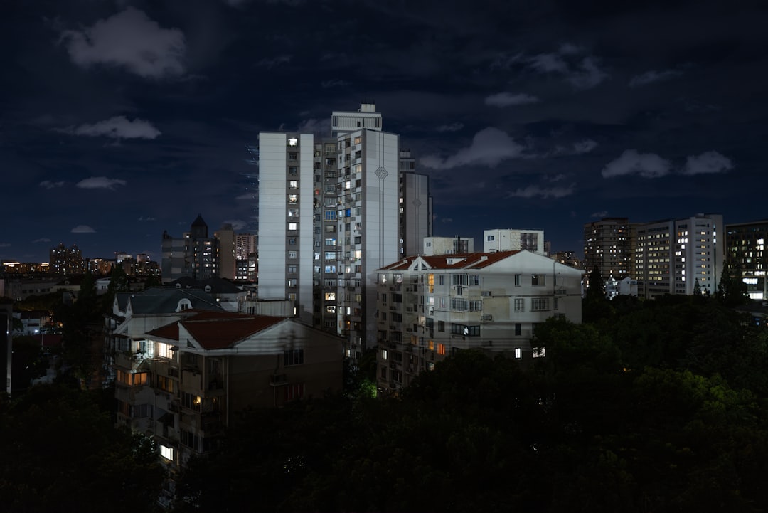 Có nên mua căn hộ quận 7 để ở năm 2026 (Câu hỏi phổ biến với nhóm mua ở thực, nhất là khi cân nhắc tiện ích và kết nối khu Nam. / Hỏi đáp: Mua căn hộ quận 7 có phù hợp cho gia đình trẻ không?)