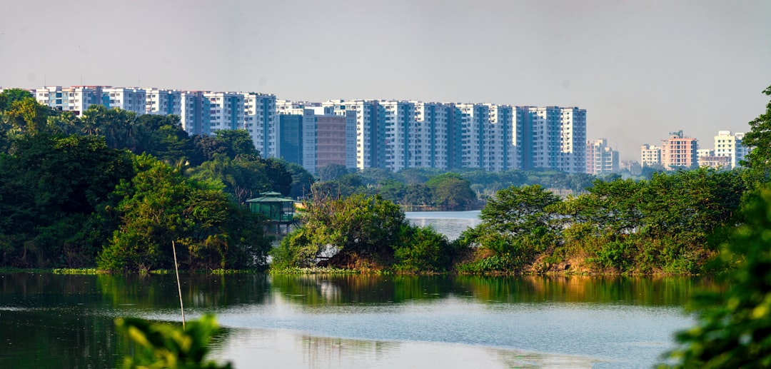 So sánh nhà ở xã hội Q7 với quận 8 và Nhà Bè (So sánh khu vực lân cận giúp người đọc ra quyết định nhanh hơn. / Hỏi đáp: Nên mua nhà ở xã hội quận 7 hay quận 8?) — hình 1