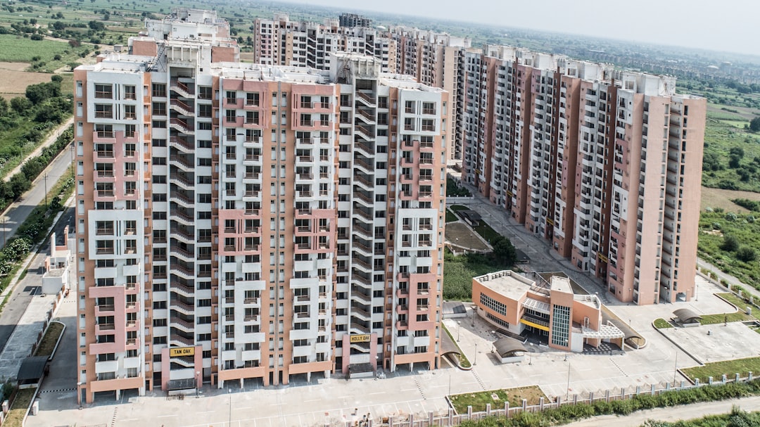 So sánh nhà ở xã hội Q7 với quận 8 và Nhà Bè (So sánh khu vực lân cận giúp người đọc ra quyết định nhanh hơn. / Hỏi đáp: Nên mua nhà ở xã hội quận 7 hay quận 8?) — hình 2