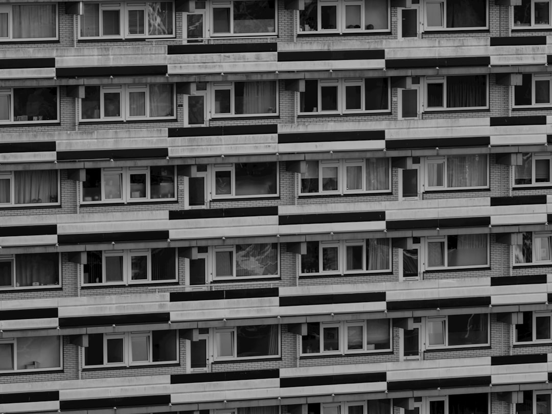 Căn hộ quận 7 nào phù hợp cho thuê dài hạn (Nhà đầu tư cần xác định dòng sản phẩm có nhu cầu thuê ổn định và ít trống phòng. / Hỏi đáp: Căn hộ nào ở quận 7 dễ cho thuê dài hạn nhất?) — hình 2