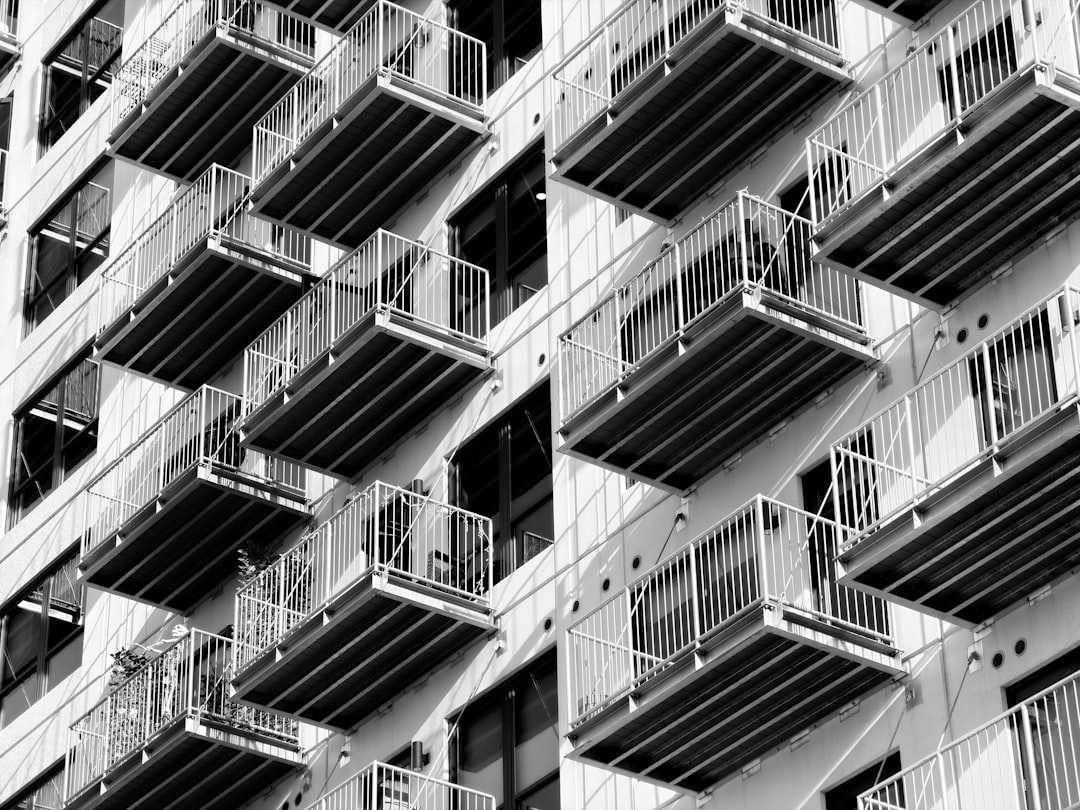 Kinh nghiệm mua căn hộ quận 7 tránh rủi ro (Người mua cần checklist thực tế để hạn chế sai sót về pháp lý, tiến độ và chi phí. / Hỏi đáp: Mua căn hộ cần lưu ý những rủi ro nào?) — hình 1