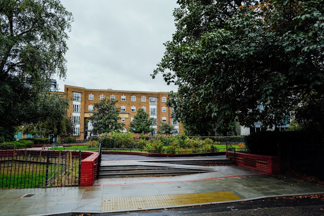 Căn hộ quận 7 gần khu chế xuất Tân Thuận có tốt không (Khu vực này có nhu cầu ở và thuê ổn định từ lực lượng lao động, chuyên gia. / Hỏi đáp: Ở gần khu chế xuất Tân Thuận có thuận tiện cho thuê không?) — hình 2