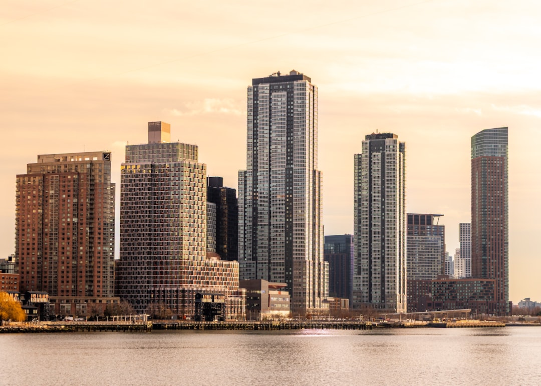 Top khu vực quận 7 mua căn hộ dễ tăng giá (Bài viết đáp ứng nhu cầu săn khu vực có biên độ tăng giá và thanh khoản tốt. / Hỏi đáp: Khu nào ở quận 7 có tiềm năng tăng giá tốt nhất?)