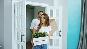 So sánh căn hộ quận 7 mới bàn giao và đã ở ổn định (Người mua cần cân đối giá, chất lượng thực tế và khả năng nhận nhà ngay. / Hỏi đáp: Nên mua căn hộ mới bàn giao hay căn hộ cũ ở quận 7?)