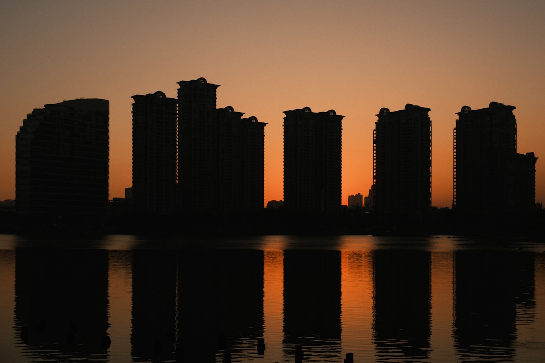 Thanh khoản căn hộ đường Đào Trí năm 2026 có tốt không (Thanh khoản là mối quan tâm lớn của nhà đầu tư, nhất là ở các khu căn hộ cao cấp ven sông. / Hỏi đáp: Căn hộ đường Đào Trí bán lại có dễ không?)